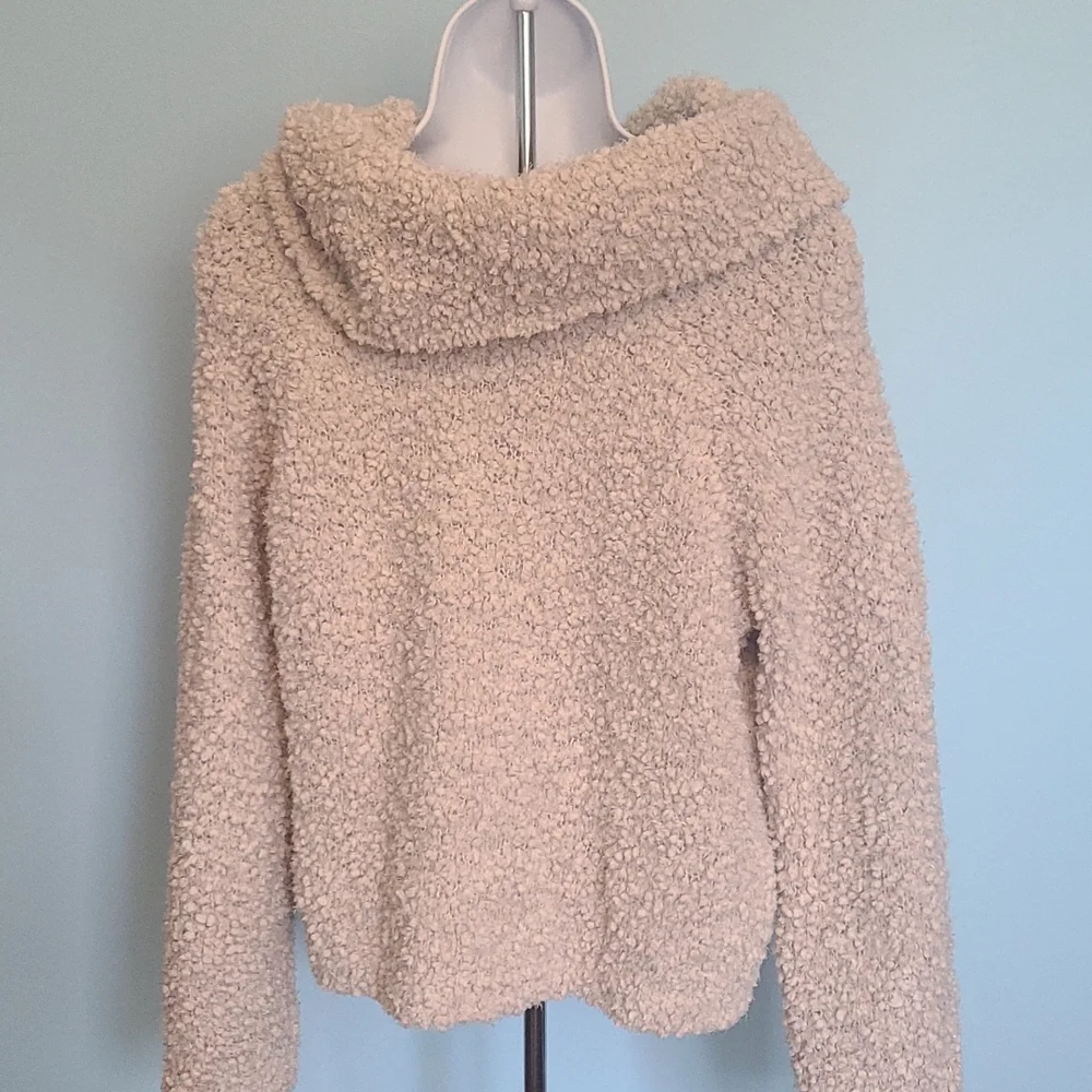 Very Soft Comfortable Turtleneck Sweater. - Picture 2 of 9